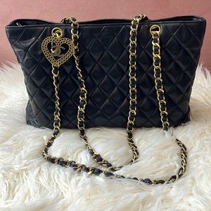 Chanel classic vintage tote XL heart CC charm